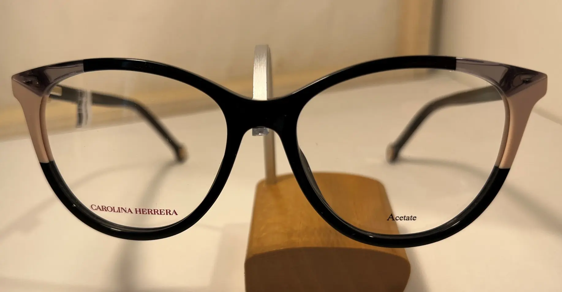 Lunettes Carolina Herrera chez Optique Anaka Irún