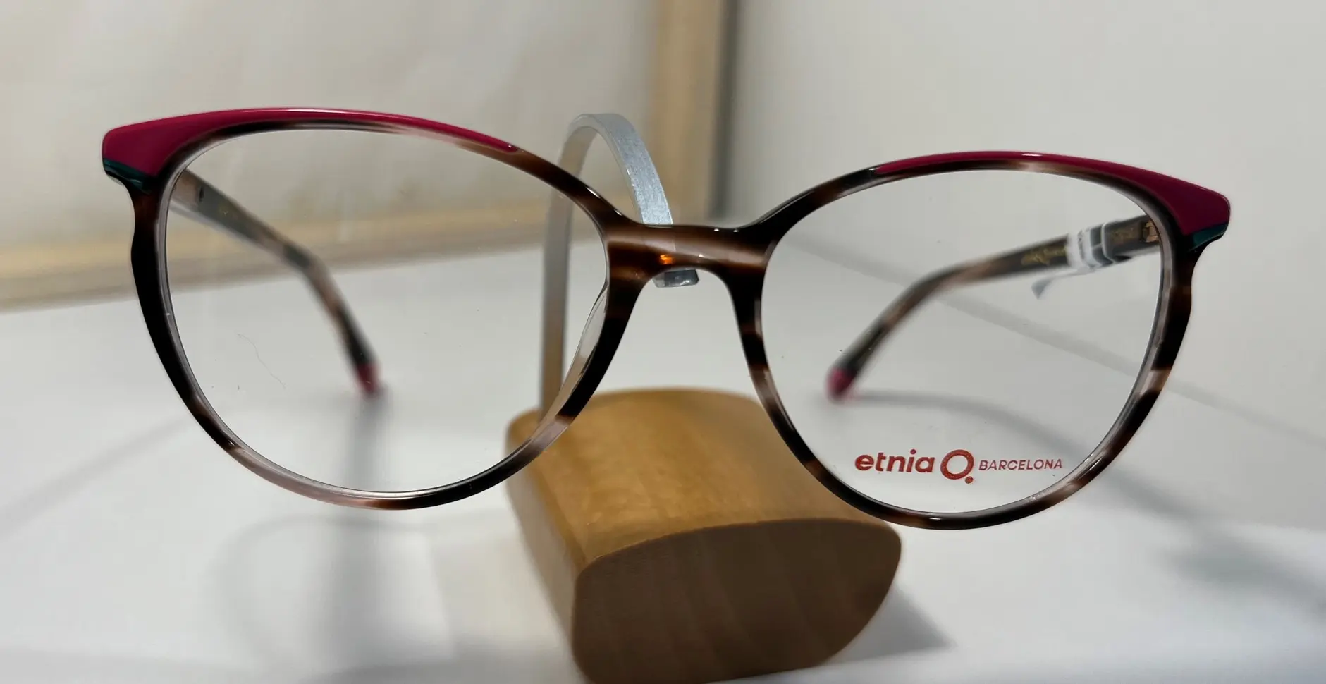 Lunettes Etnia Barcelona modèle 007 chez Optique Anaka