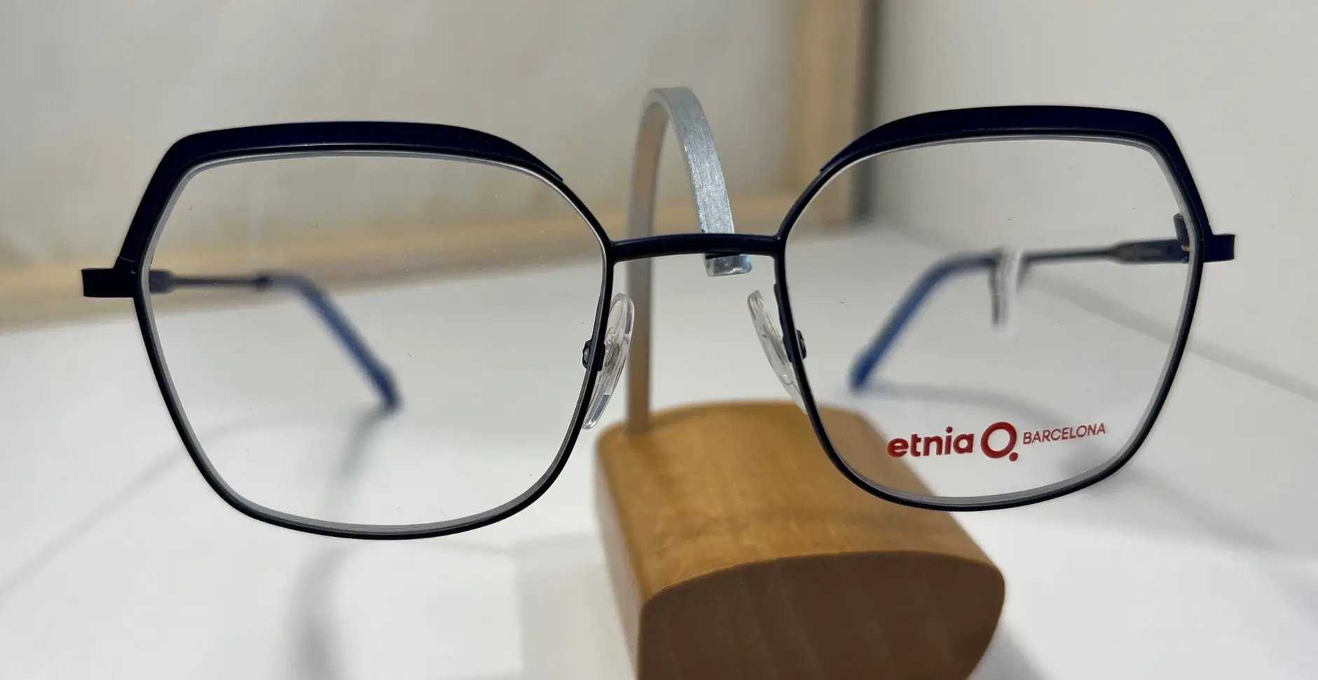 Lunettes Etnia Barcelona modèle 010 chez Optique Anaka