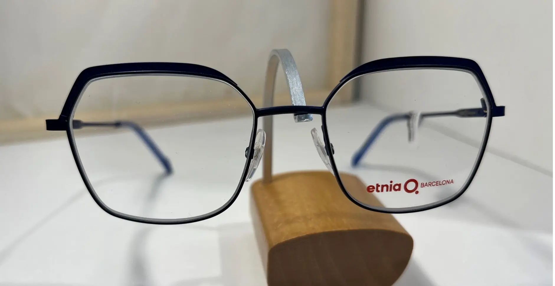 Lunettes Etnia Barcelona modèle 012 chez Optique Anaka