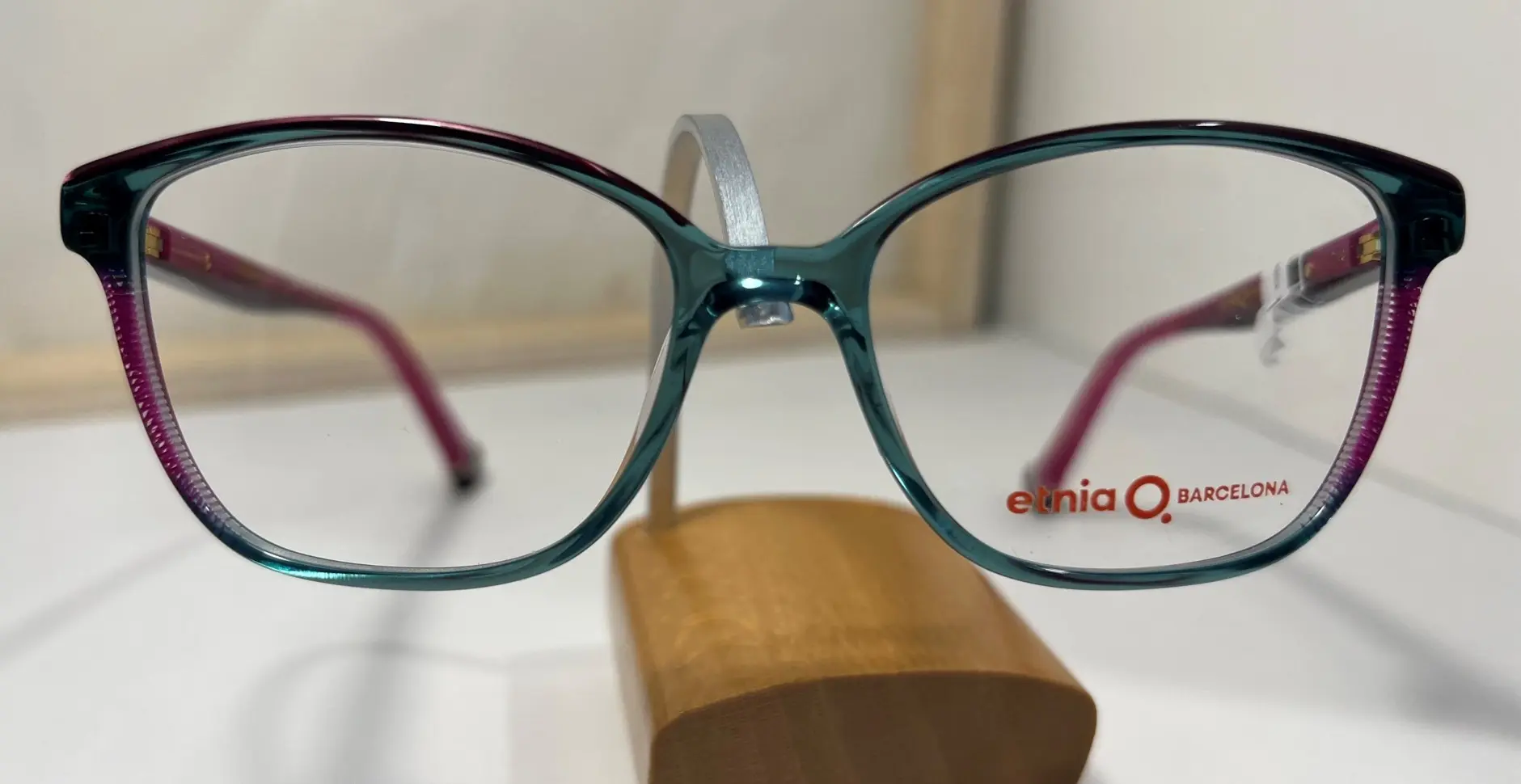Lunettes Etnia Barcelona modèle 015 chez Optique Anaka