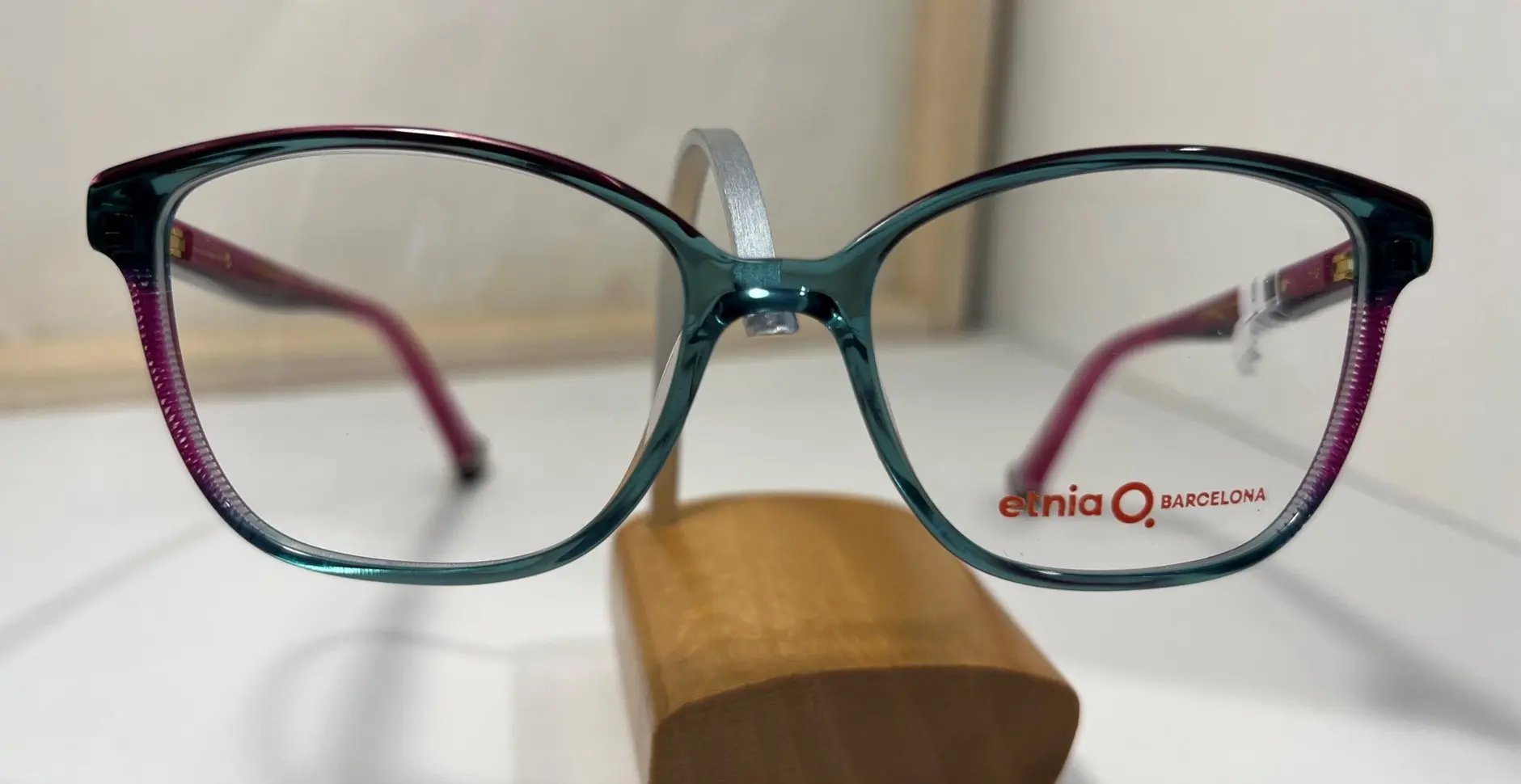 Lunettes Etnia Barcelona modèle 018 chez Optique Anaka
