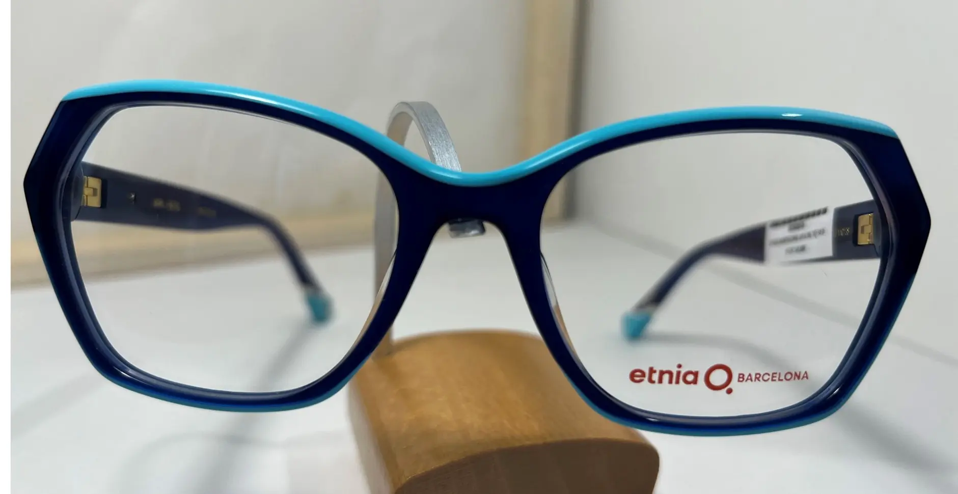 Lunettes Etnia Barcelona modèle 019 chez Optique Anaka