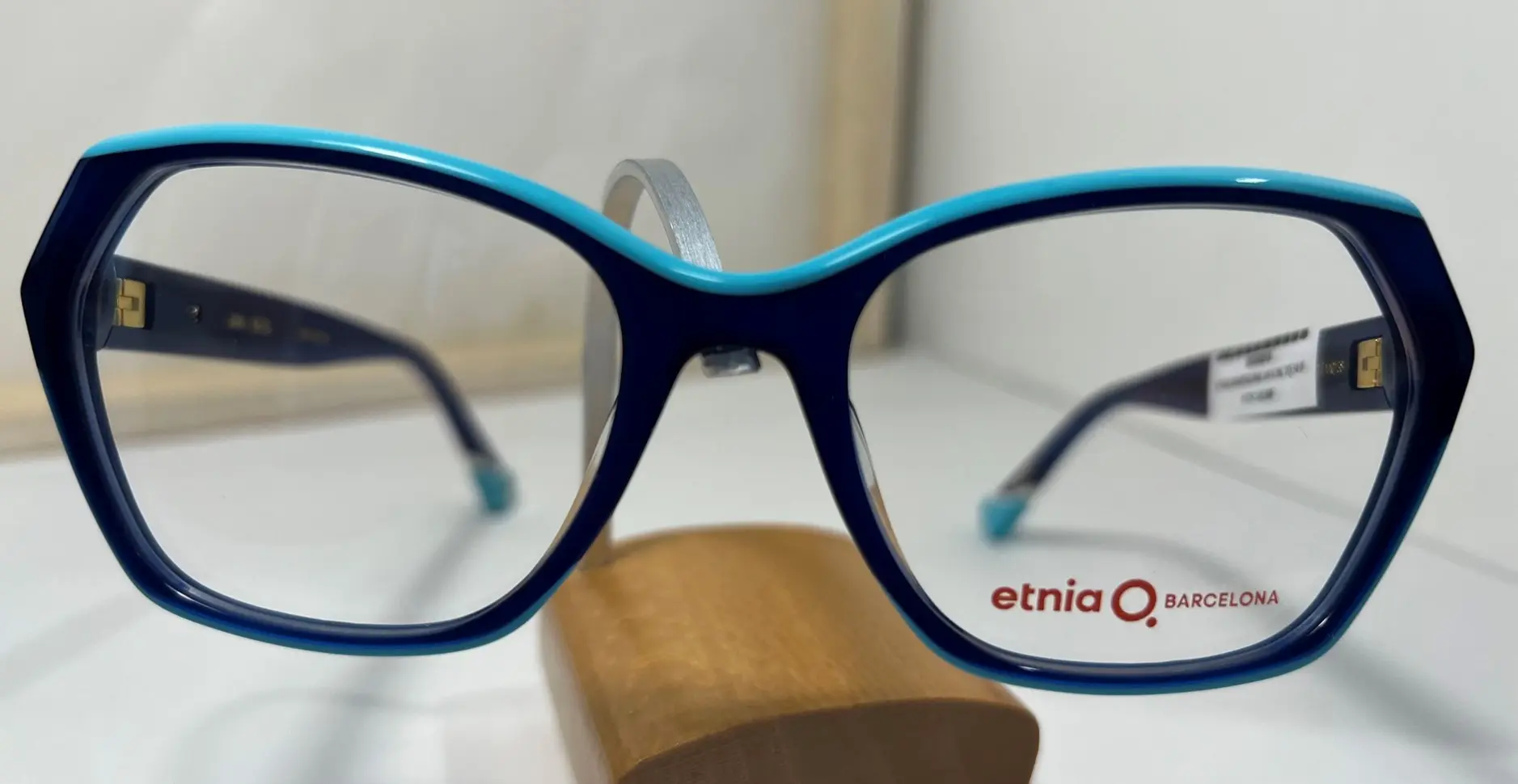 Lunettes Etnia Barcelona modèle 021 chez Optique Anaka