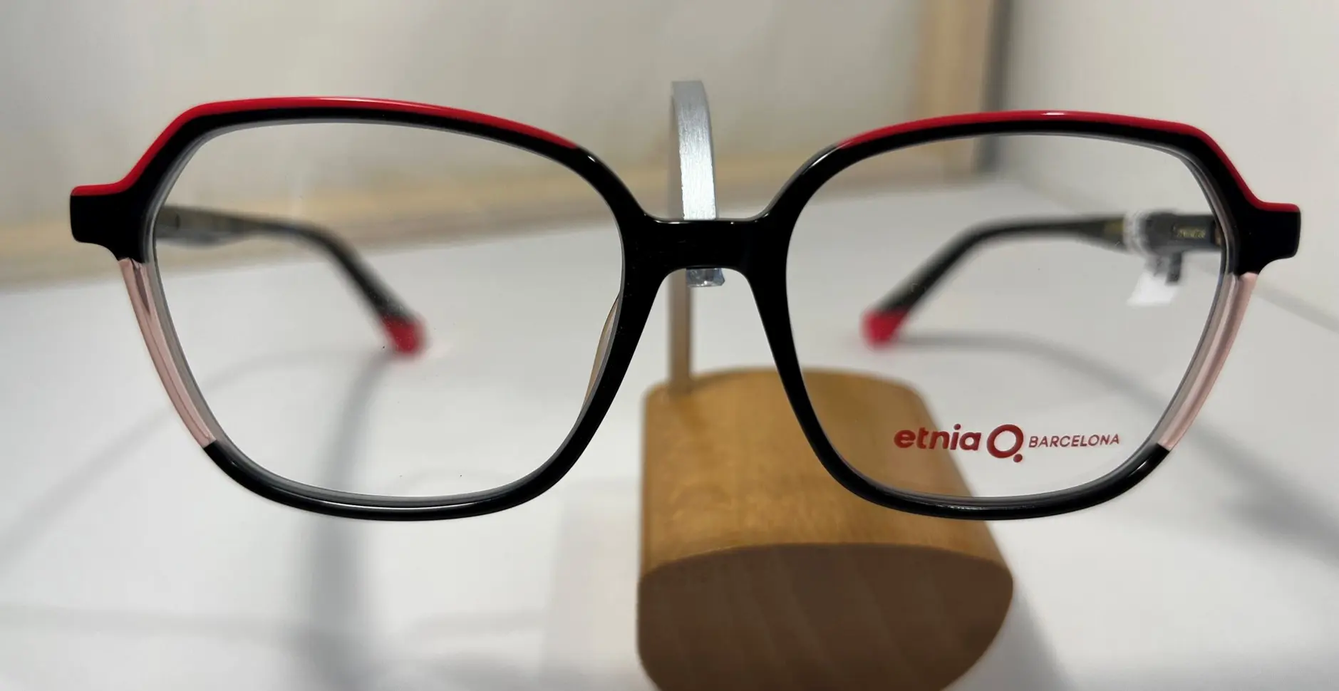 Lunettes Etnia Barcelona modèle 028 chez Optique Anaka