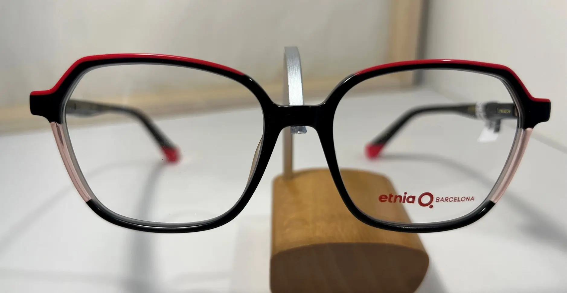 Lunettes Etnia Barcelona modèle 030 chez Optique Anaka