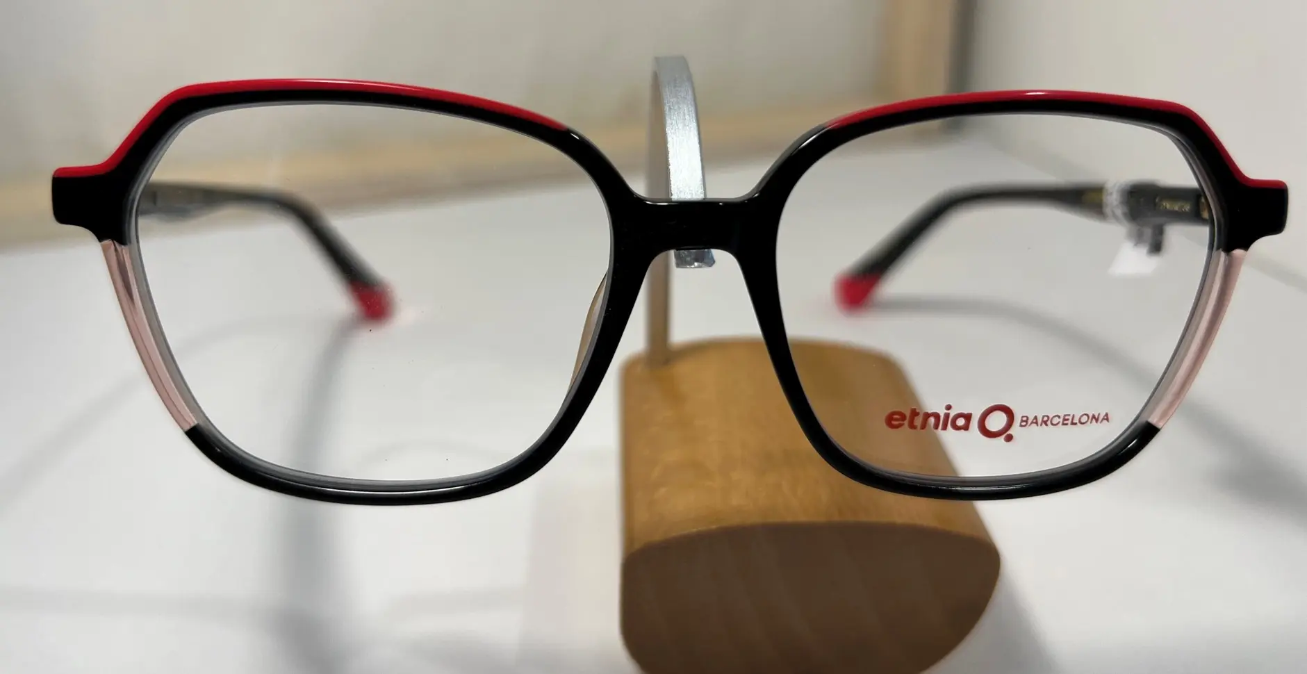 Lunettes Etnia Barcelona modèle 031 chez Optique Anaka