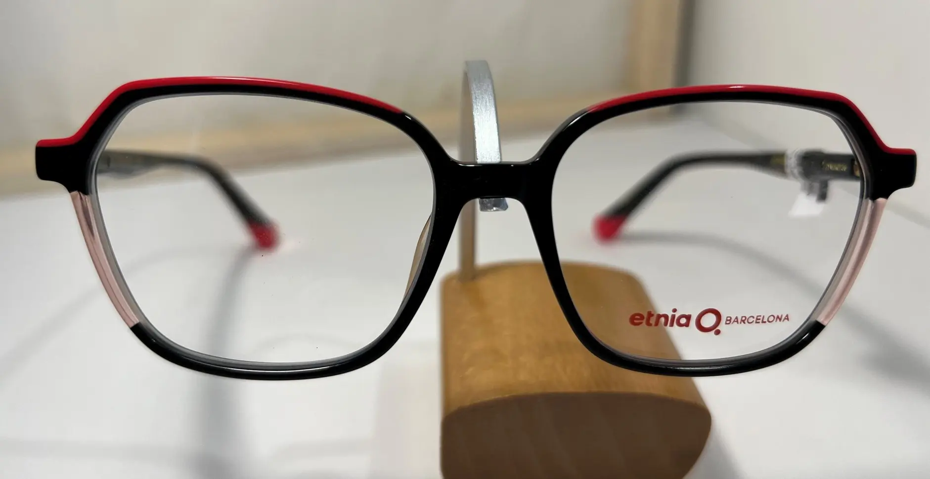 Lunettes Etnia Barcelona modèle 033 chez Optique Anaka