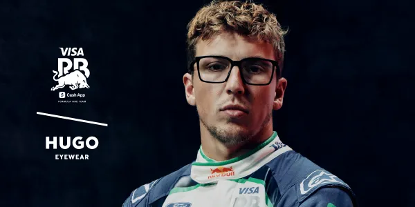 Piloto F1 con gafas Hugo HG 1394