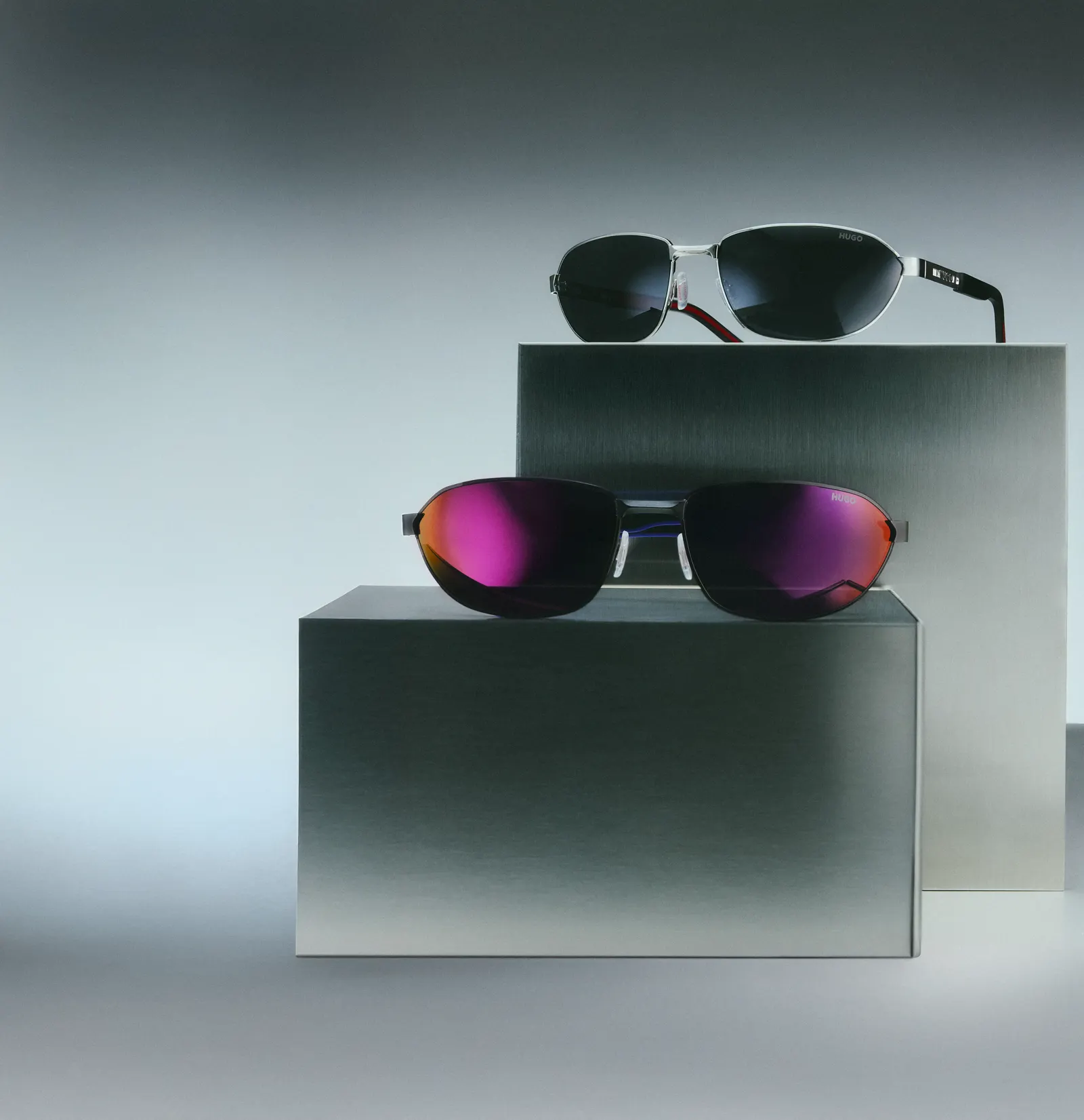 Pareja de gafas Hugo aviator con lente magenta espejo