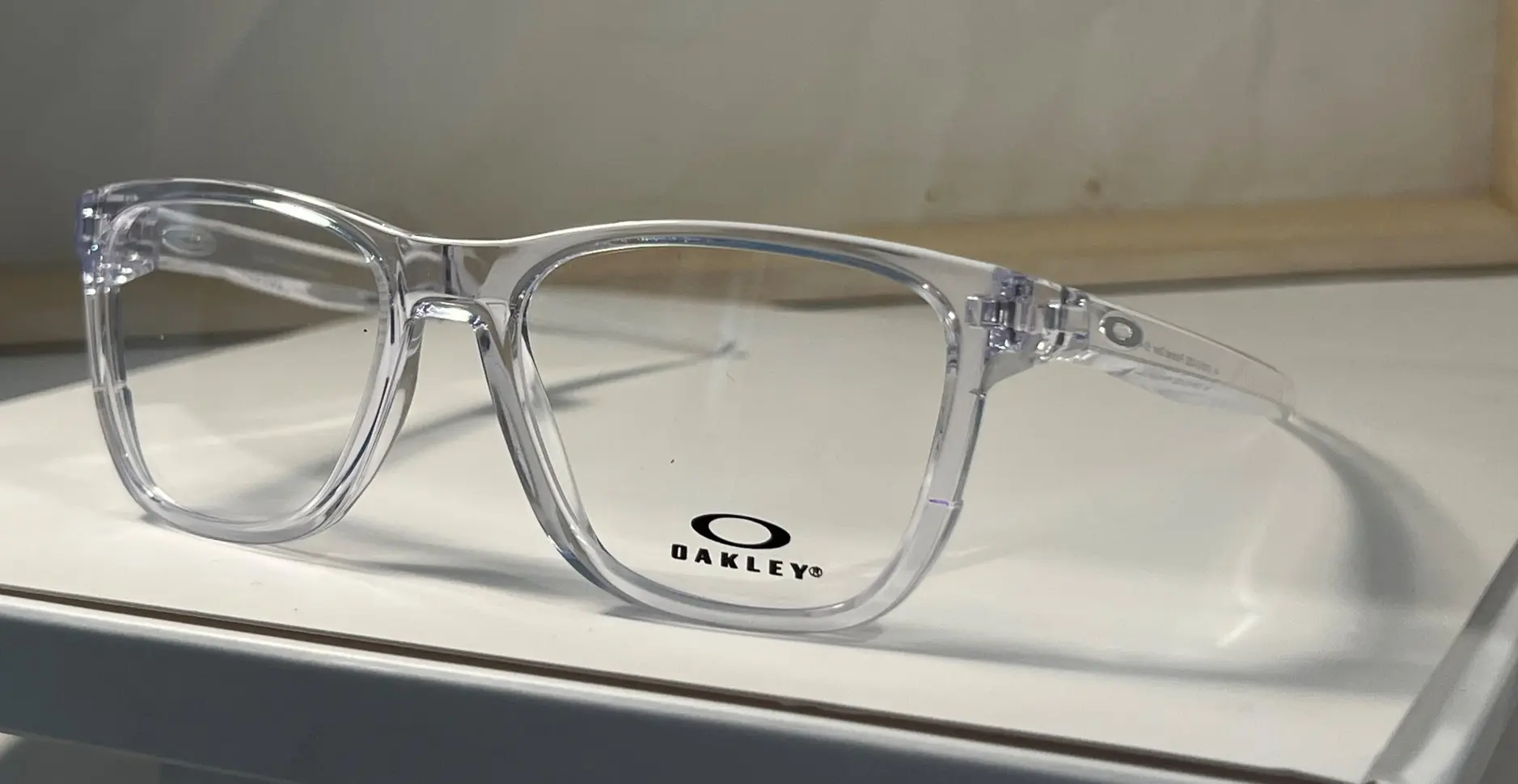 Lunettes Oakley modèle 107 chez Optique Anaka