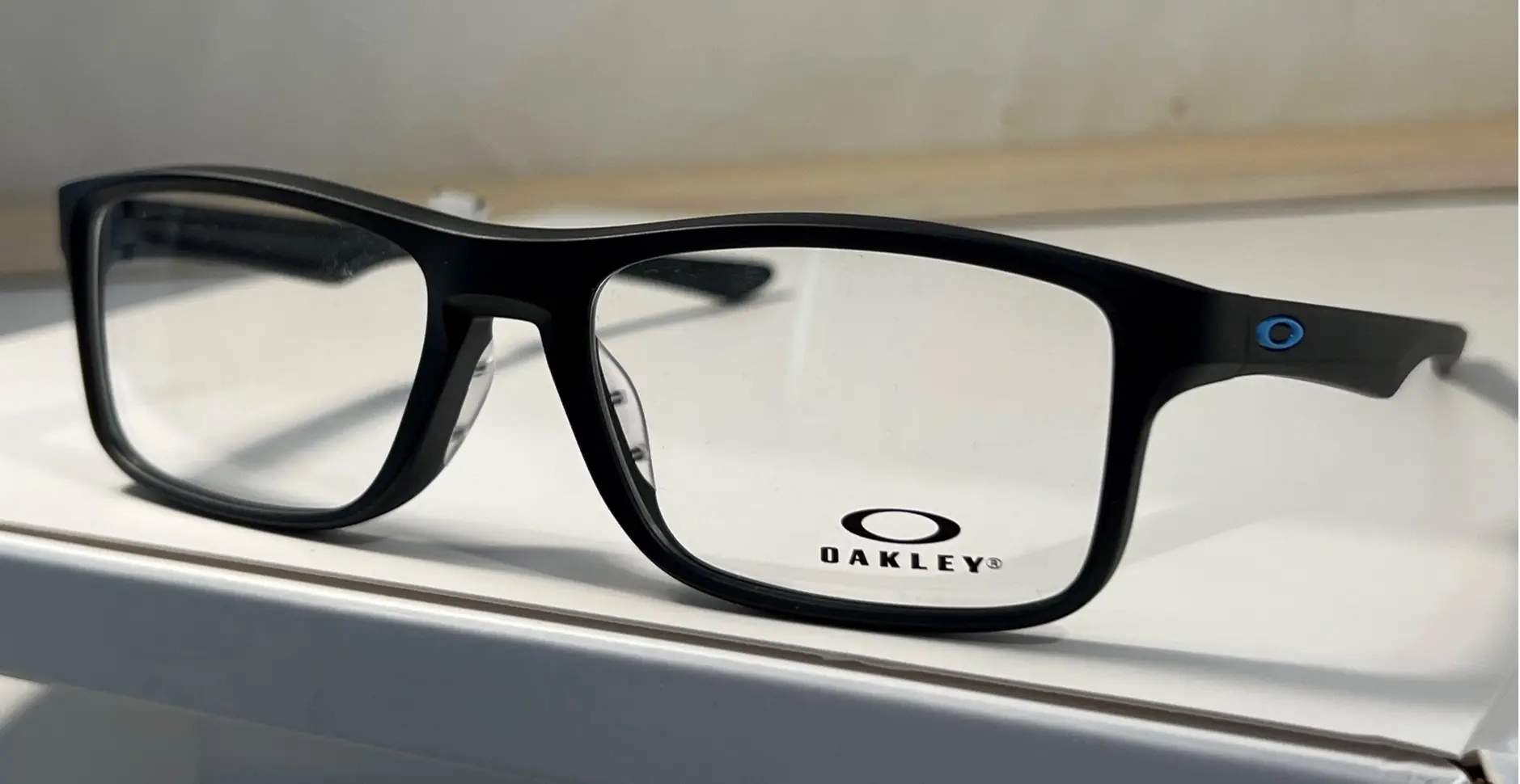 Lunettes Oakley modèle 108 chez Optique Anaka