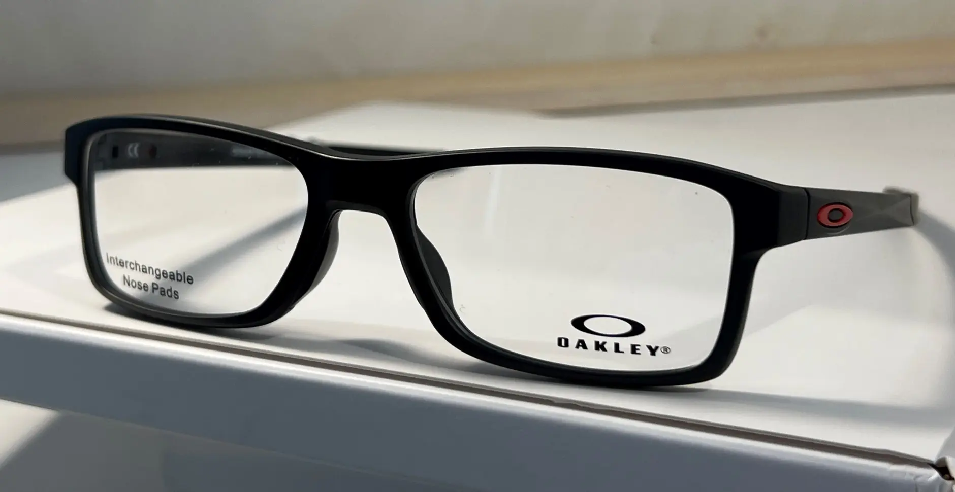 Lunettes Oakley modèle 109 chez Optique Anaka