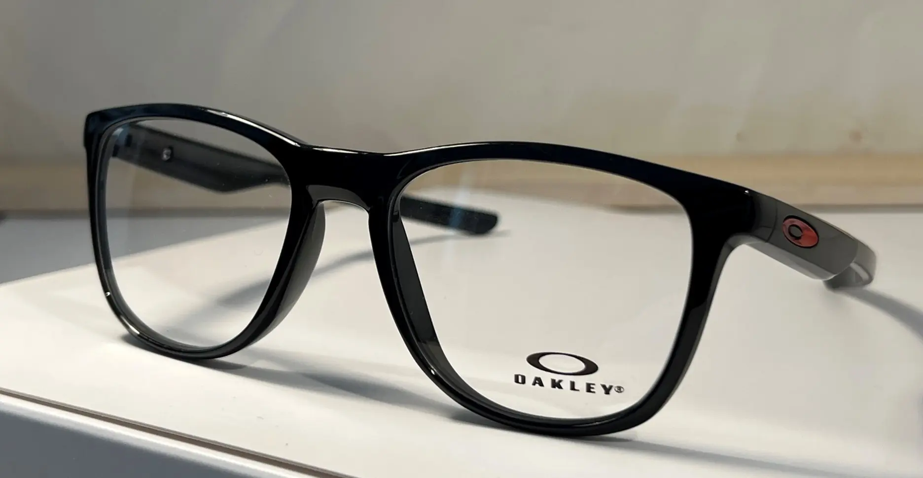 Lunettes Oakley modèle 110 chez Optique Anaka