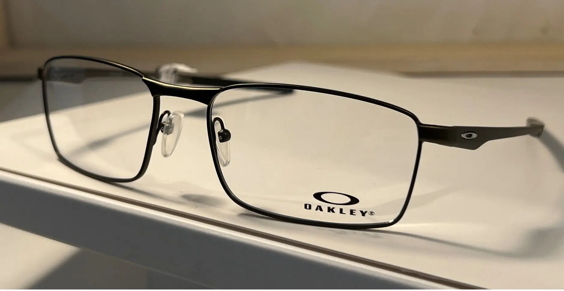 Lunettes Oakley modèle 112 chez Optique Anaka