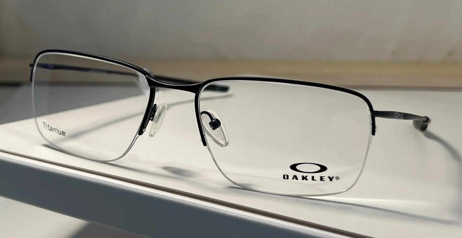 Lunettes Oakley modèle 113 chez Optique Anaka