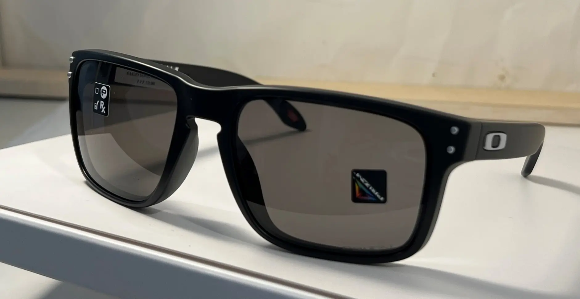 Lunettes Oakley modèle 131 chez Optique Anaka