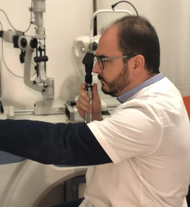 Equipo de medición ocular en Óptica Anaka Irún